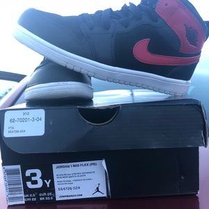 Jordan Mid Flex size 3Y